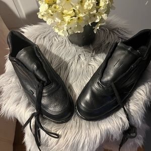 Slip resistant black sneakers